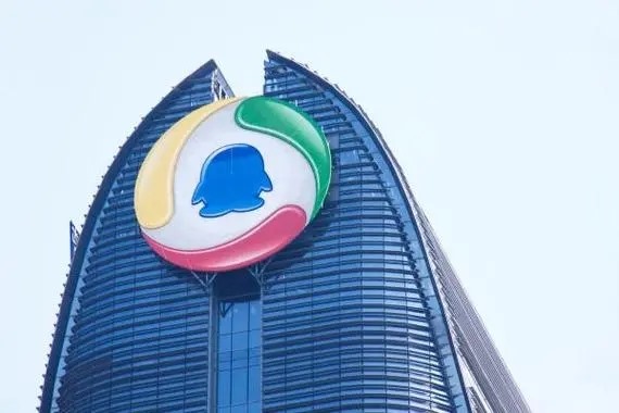 在转转交易上买七位qq被骗了，有他手机号，他告诉我的账号密码是真的，就是需要他手机验证码?